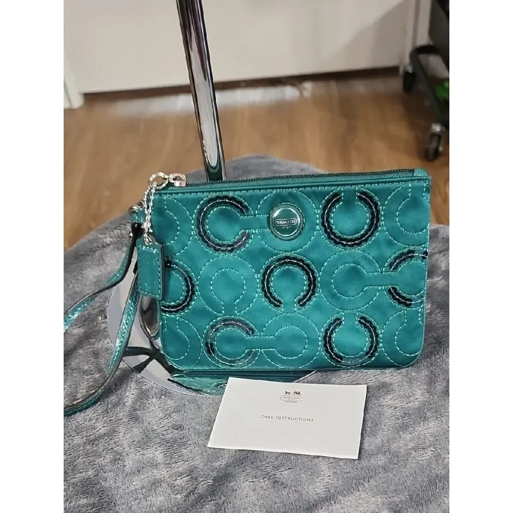 COACH Teal Quilted Signature Wristlet nwt